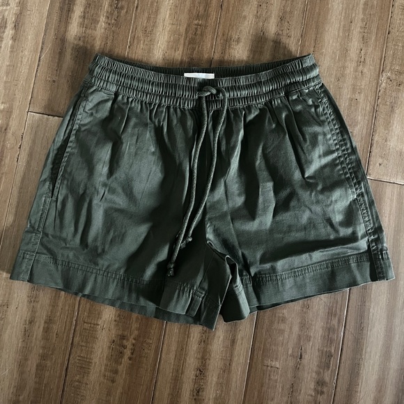 NEW With Tags Lou & Grey LOFT Supersoft Sateen Shorts Olive XXS - Picture 3 of 6